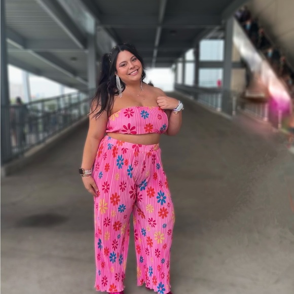 Meet your Posher, Monica - Picture 1 of 1